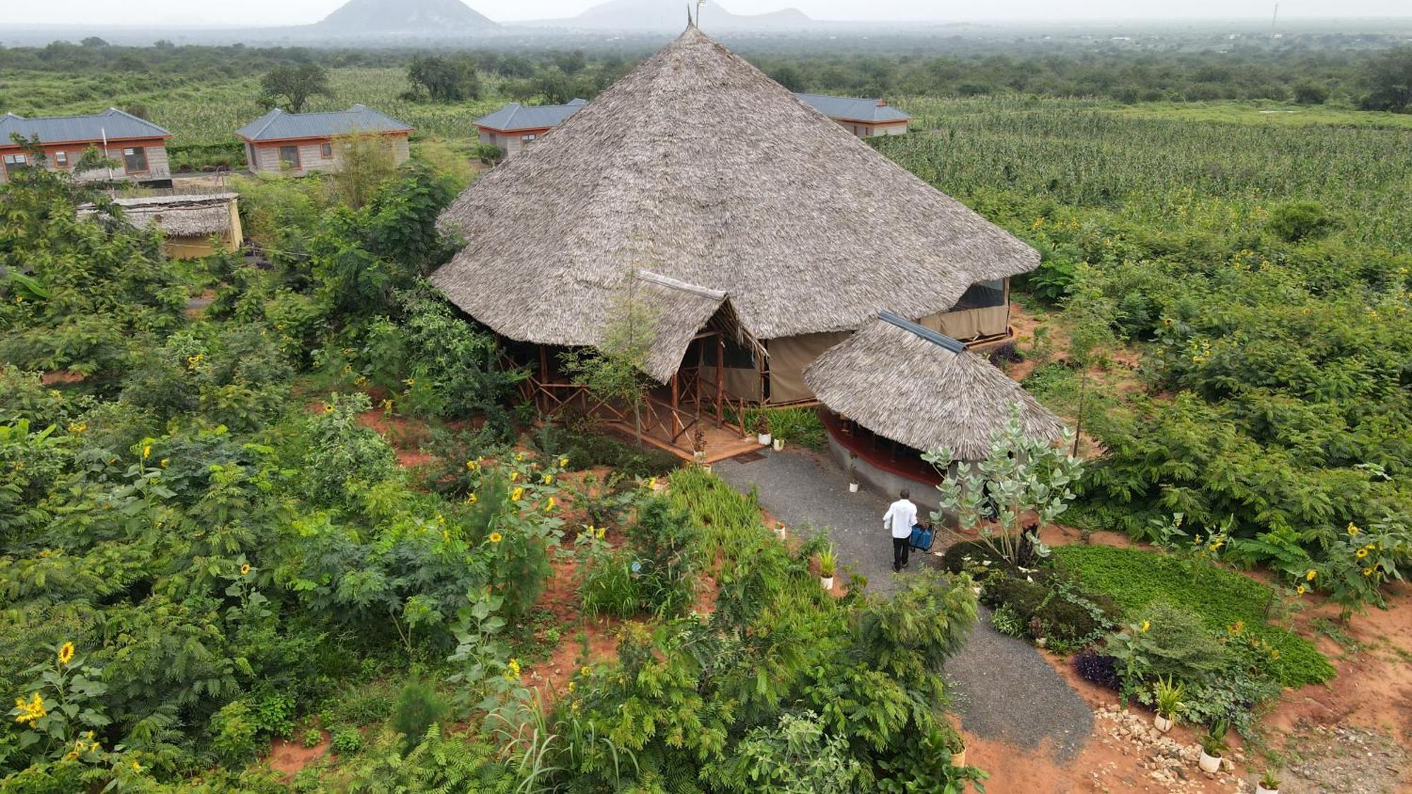 Tausa Tsavo Eco Lodge Voi Exterior photo