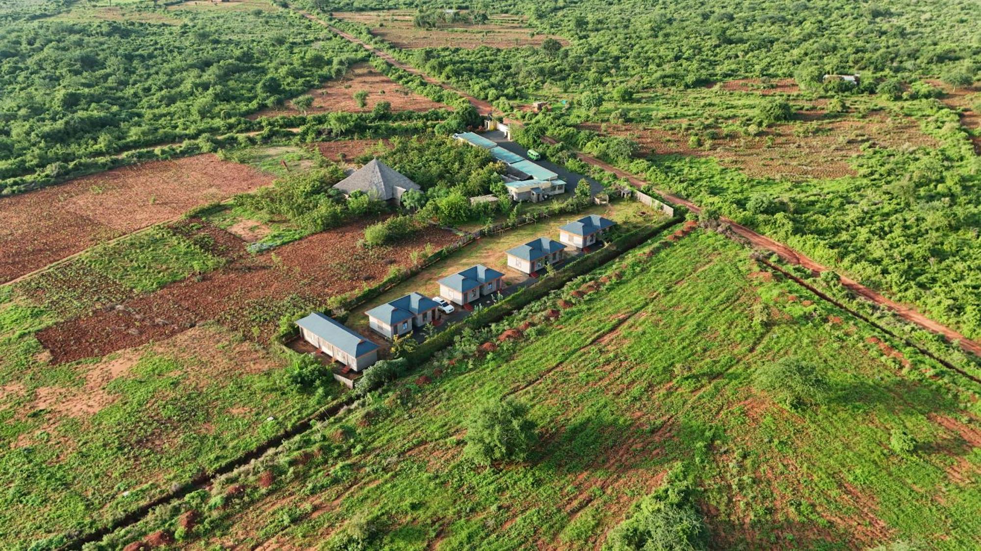 Tausa Tsavo Eco Lodge Voi Exterior photo